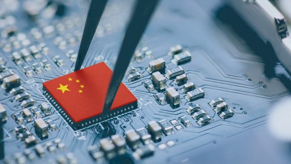Gobierno de Biden ampliará las restricciones a las exportaciones de chips y herramientas tecnológicas a China