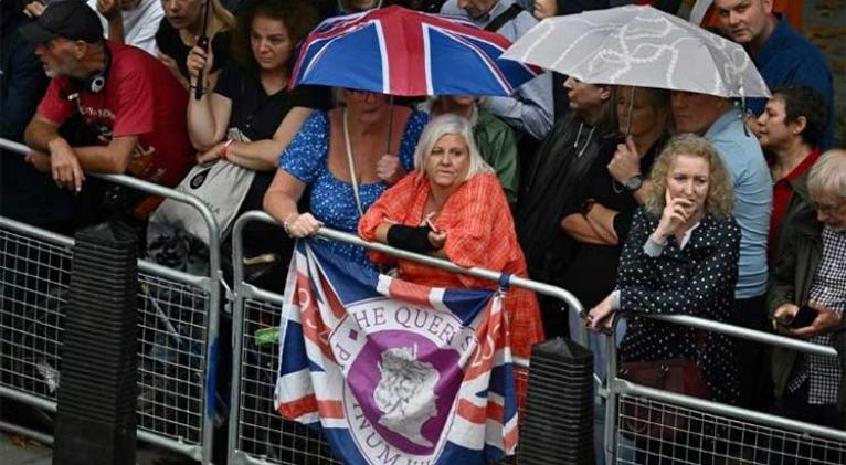 Miles de personas convergen en Londres para funerales de Isabel II