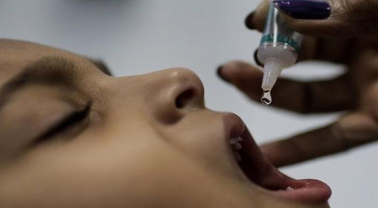 OPS llama a reforzar las campañas contra la poliomielitis
